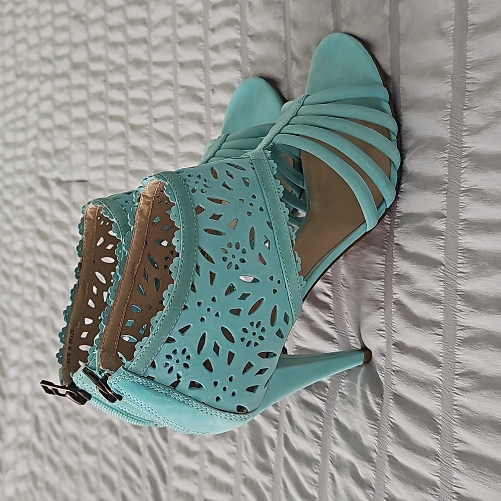 Pour La Victoire turquoise shoes